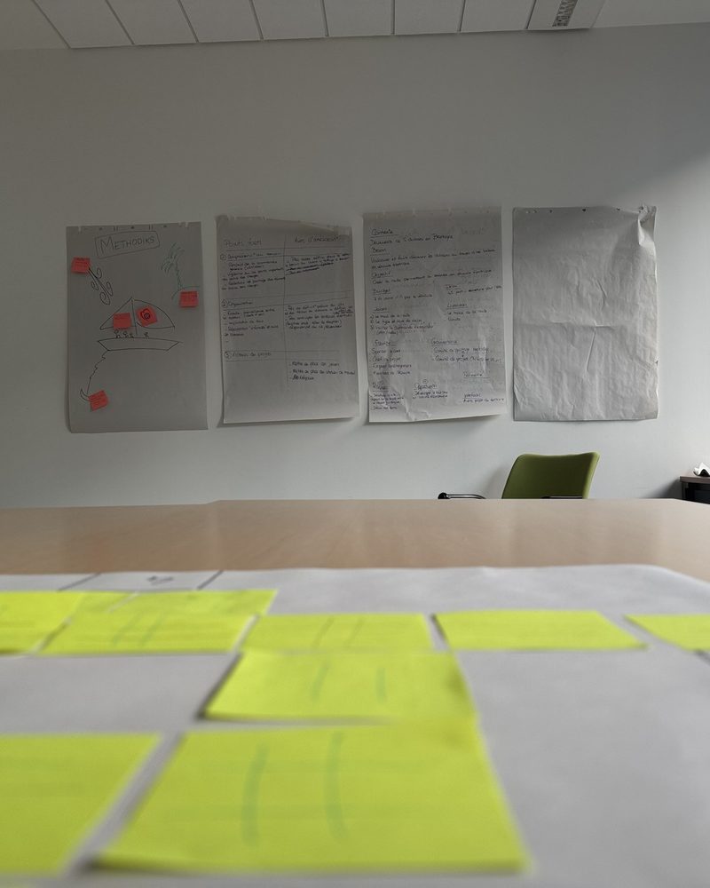 Salle de formation, paperboards et post-it